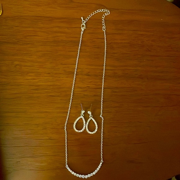 Crystal Teardrop Earring and Necklace set - Picture 1 of 3